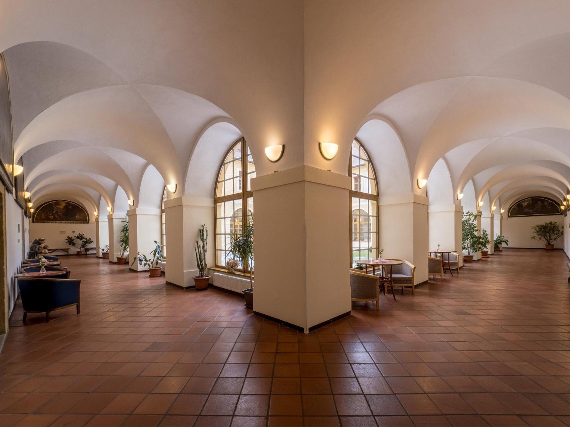 Klaster Hejnice - Vzdelavaci, Konferencni A Poutni Dum Экстерьер фото